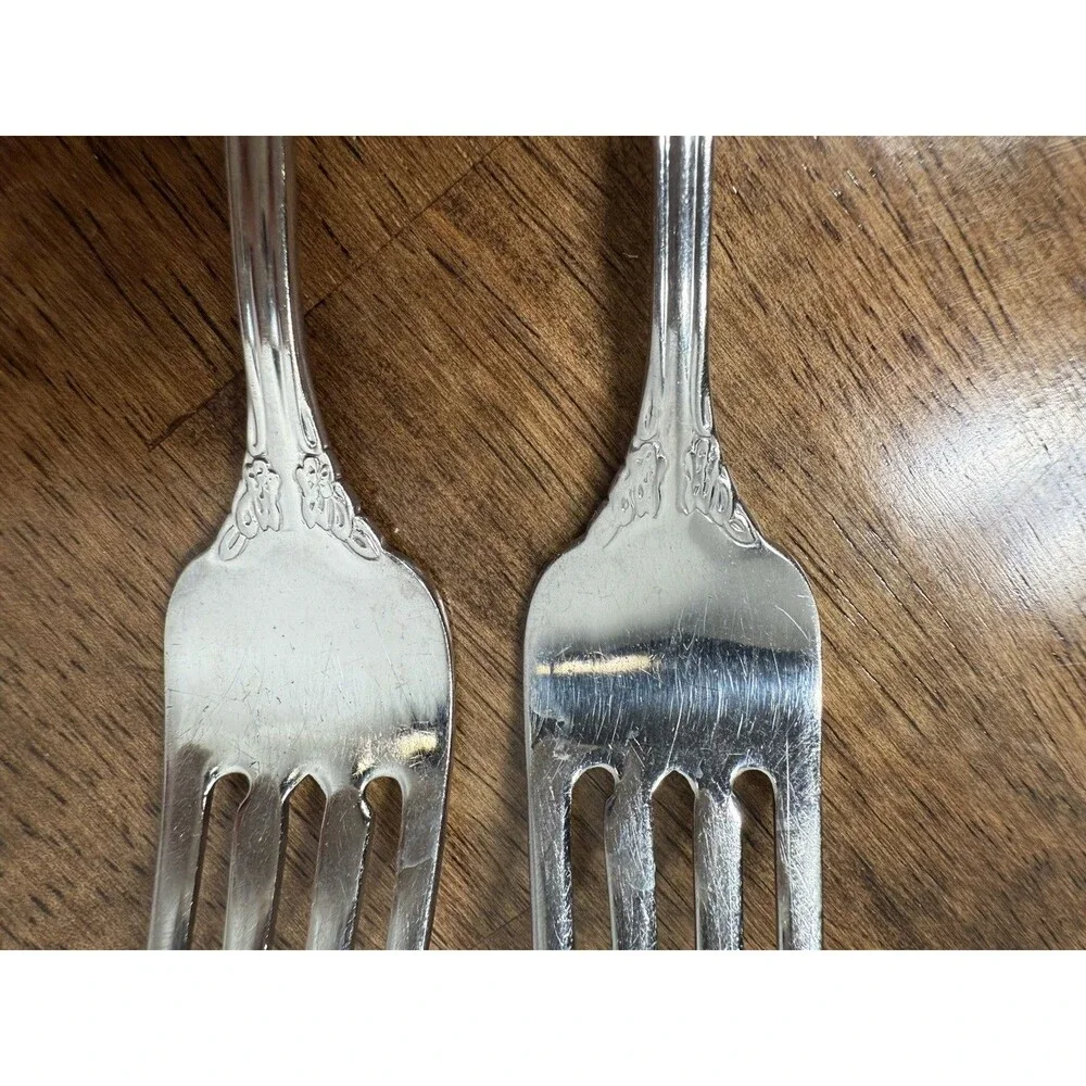 Satin Dover (Stainless) by ONEIDA SILVER